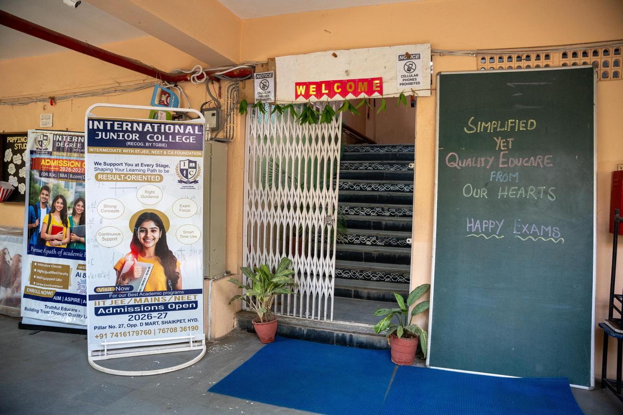 Welcome chalkboard at the IJD College Shaikpet entrance with a handwritten quote